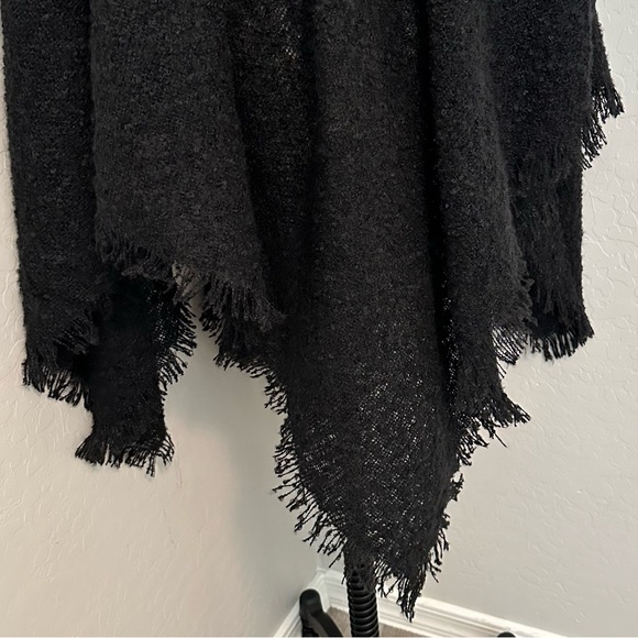 NEW COWL NECK ONE SIZE BLACK FRINGE LIGHTWEIGHT PULL OVER PONCH SHAWL CAPE - Picture 6 of 10